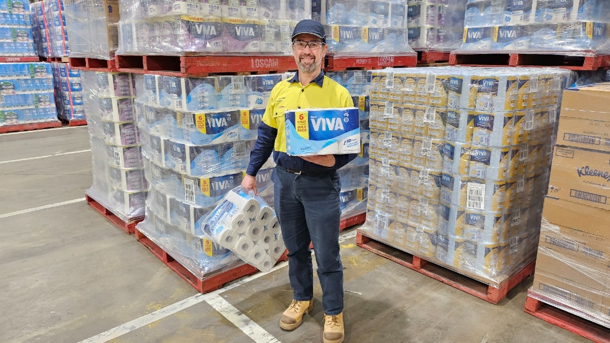 The trial saw VIVA paper towels packed directly onto pallets for Woolworths, without the use of secondary packaging or ‘bundling’. Image: Kimberly-Clark Australia.