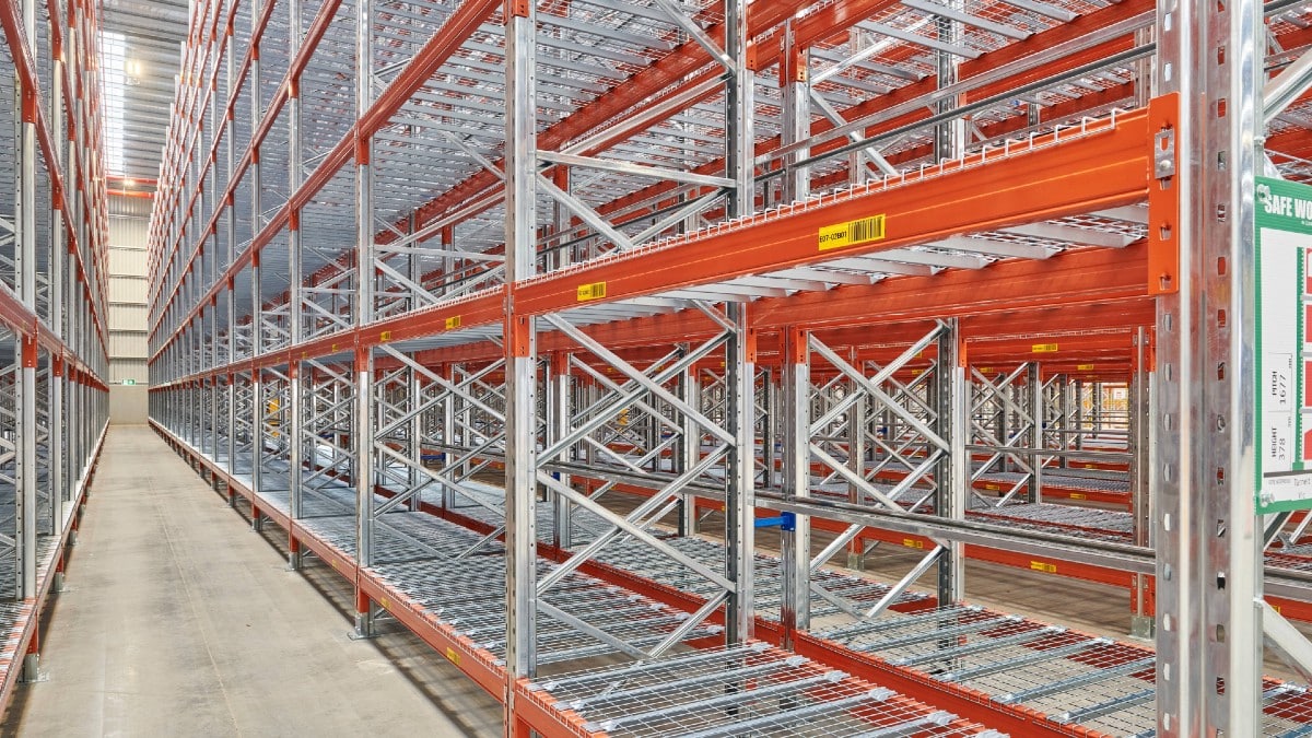 Mesh Decks serve as a secondary load-bearing structure in scenarios where pallet integrity is compromised, ensuring stable storage of goods. Image: BHD