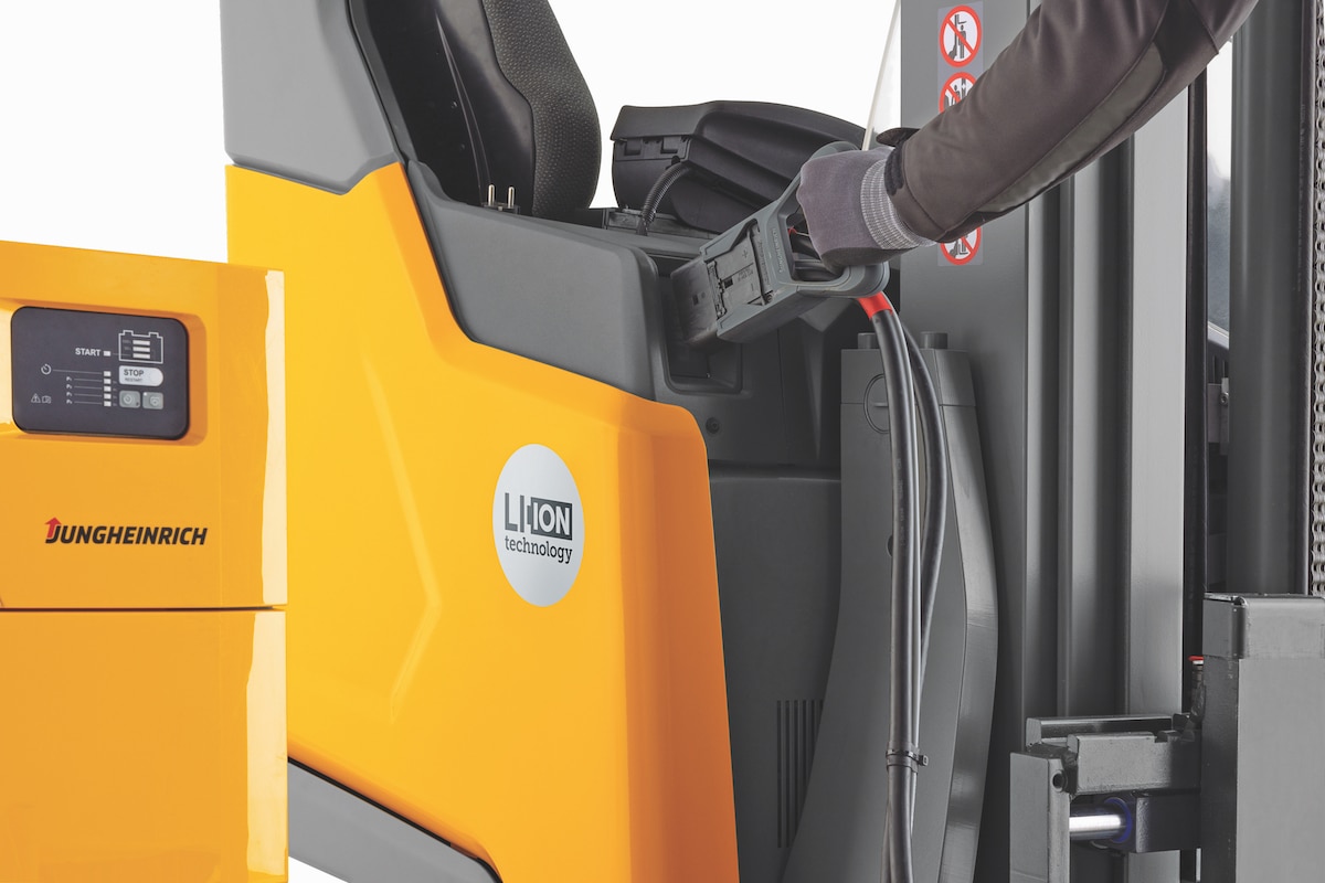 Jungheinrich’s commitment to sustainability and innovation drives its development of the POWERLiNE series, tailored to enhance operator comfort, efficiency, and environmental impact.