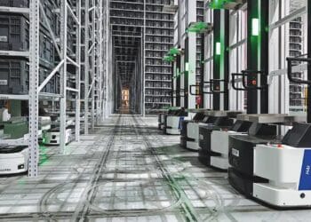 Autonomous mobile robots transport totes across the warehouse floor to fulfil both B2B retail orders and B2C e-commerce shipments. Images: Hai Robotics