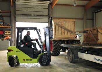 CLARK’s S25XE Crossover forklifts combine electric efficiency with internal combustion-style performance for demanding industrial sites.