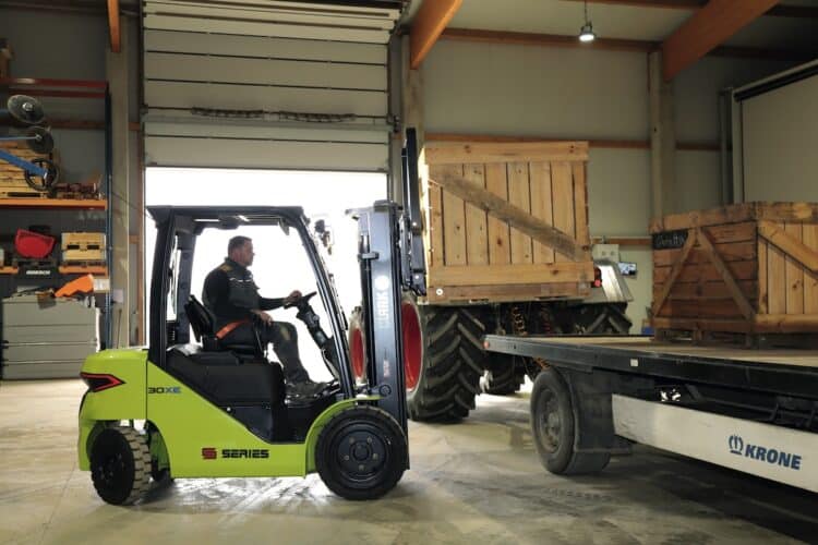 CLARK’s S25XE Crossover forklifts combine electric efficiency with internal combustion-style performance for demanding industrial sites.