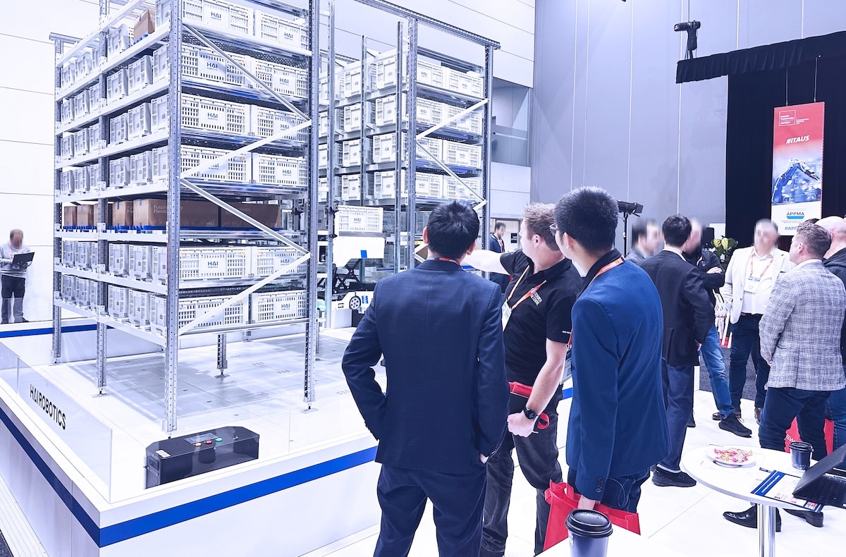 Hai Robotics showcased its upgraded double-deep HaiPick Climb at CeMAT Australia in Melbourne. This marked the double-deep solution’s debut across the ANZ region - following our single-deep model showcase in 2025 - and drew crowds of local logistics operators, retail supermarket chains and 3PL providers for in-depth technical discussions.